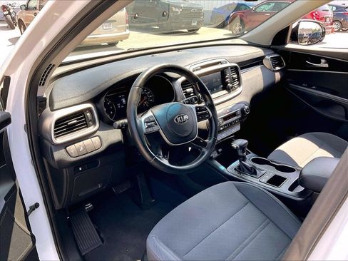 Used 2019 Kia Sorento AWD w/ LX Convenience Package image 8