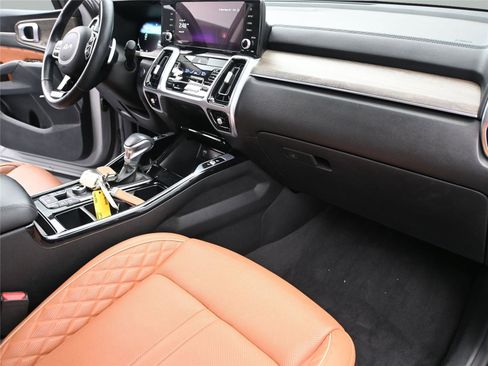 Used 2023 Kia Sorento SX Prestige image 21