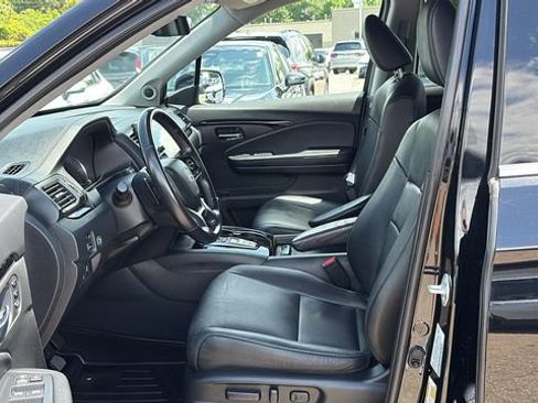 Used 2021 Honda Pilot Touring image 9