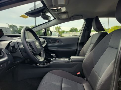Used 2025 Toyota Prius LE FWD image 15