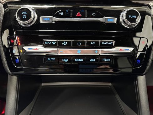 Used 2023 Ford Explorer Limited image 8