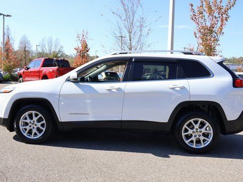 Used 2017 Jeep Cherokee Latitude w/ Safety/Convenience Group image 4