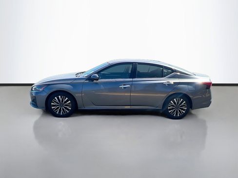 Used 2023 Nissan Altima 2.5 SV image 4