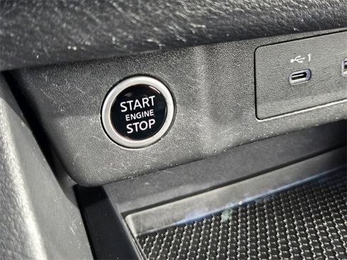 Used 2021 Nissan Rogue S image 32