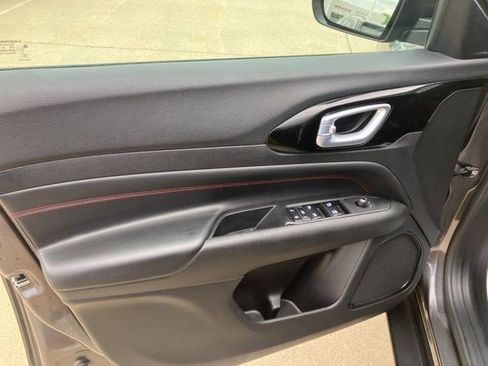Used 2023 Jeep Compass Trailhawk AWD/4WD image 9