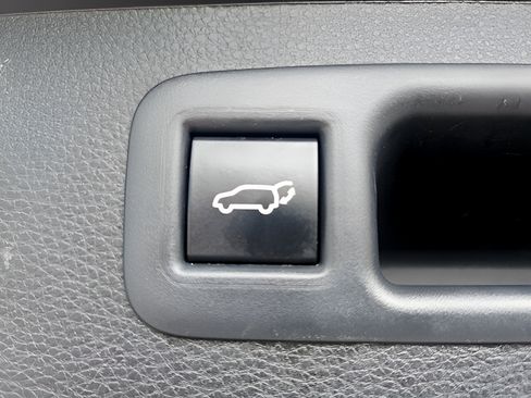 Used 2023 Toyota Highlander LE AWD/4WD image 27