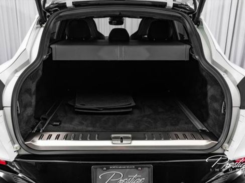 Used 2021 Aston Martin DBX AWD/4WD image 18