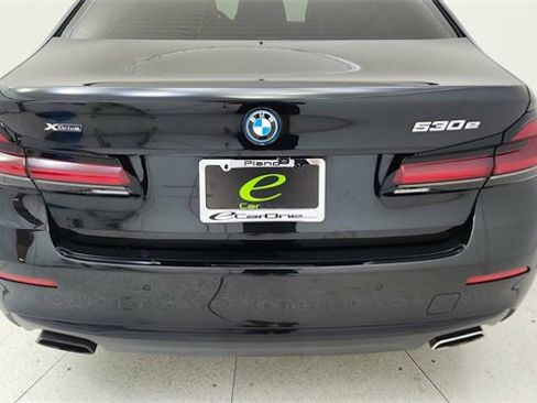 Used 2023 BMW 530e xDrive w/ Premium Package image 11
