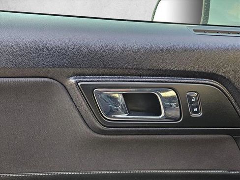 Used 2015 Ford Mustang Coupe RWD image 28