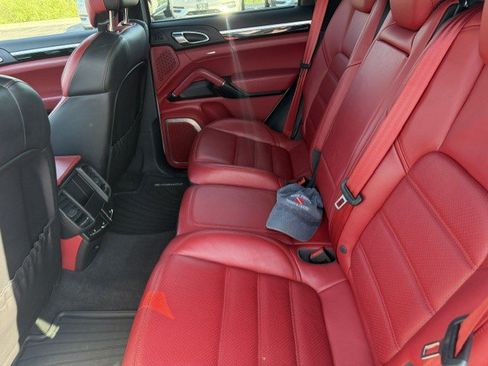 Used 2018 Porsche Cayenne Turbo AWD/4WD image 12