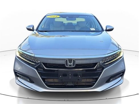 Used 2018 Honda Accord Touring image 2