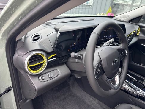 Used 2025 Chevrolet Trax ACTIV w/ Driver Confidence Package FWD image 6