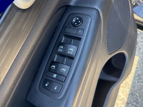 Used 2021 Jeep Grand Cherokee Laredo X AWD/4WD image 16