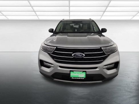 Used 2020 Ford Explorer XLT w/ Equipment Group 202A AWD/4WD image 2