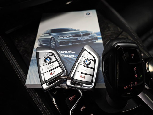 Used 2020 BMW M550i xDrive AWD/4WD image 46