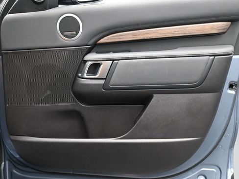 Used 2018 Land Rover Discovery HSE image 26