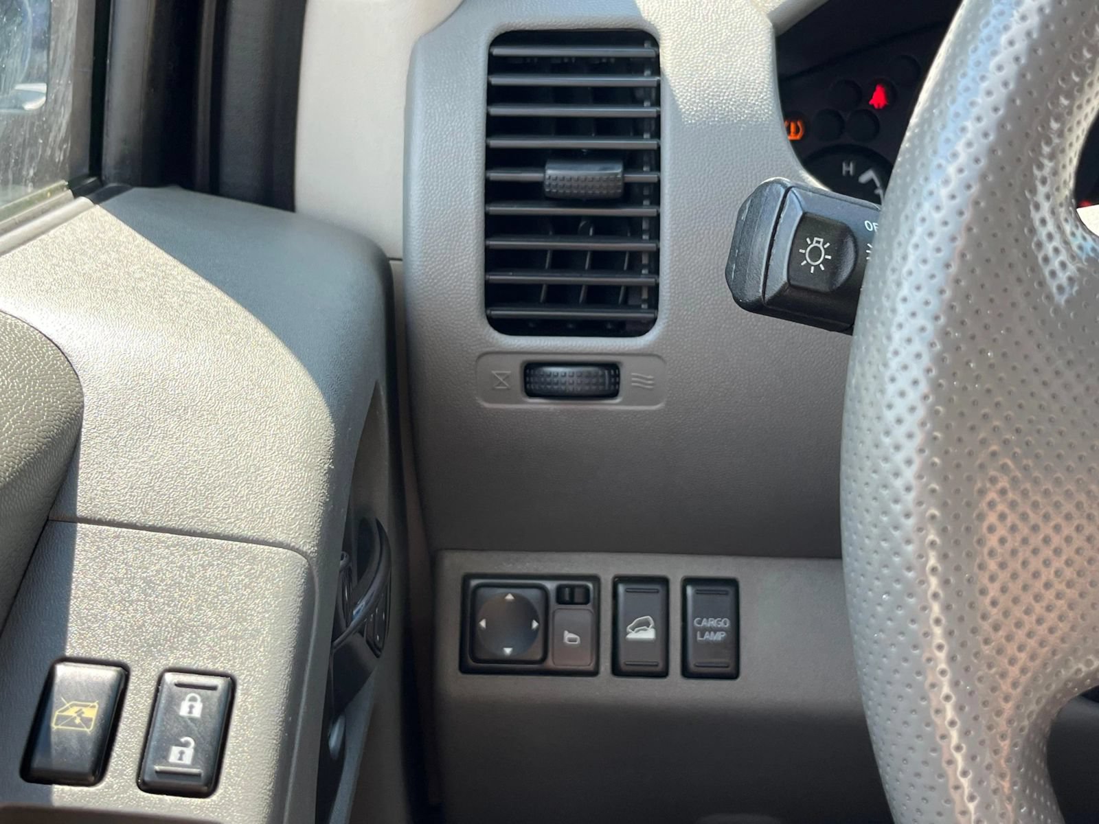 Used 2014 Nissan Frontier SV w/ SV Value Truck Package AWD/4WD image 18