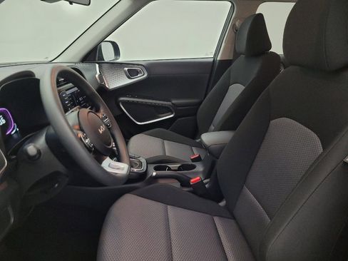 Used 2025 Kia Soul S FWD image 17