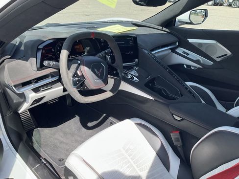 Used 2023 Chevrolet Corvette Stingray Premium Cpe w/ Z51 Performance Package RWD image 6