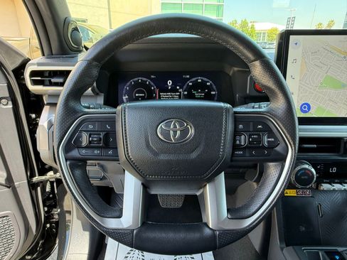 Used 2025 Toyota 4Runner TRD Off-Road Premium AWD/4WD image 23