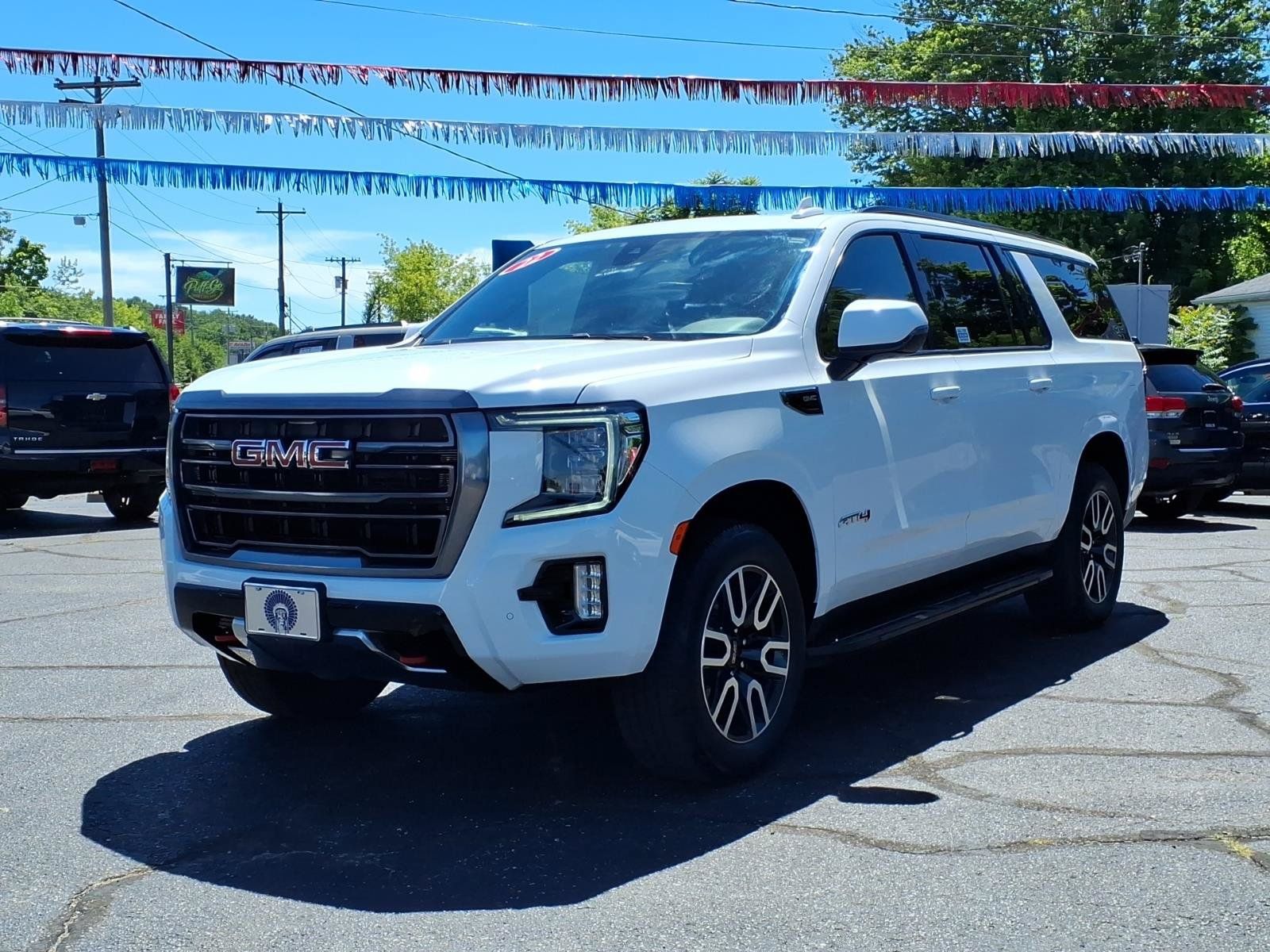 Used 2022 GMC Yukon XL AT4 AWD/4WD image 3