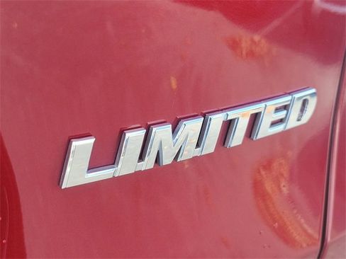 Used 2019 Toyota RAV4 Limited image 7