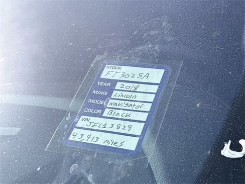 Used 2018 Lincoln Navigator Select w/ Technology Package image 7