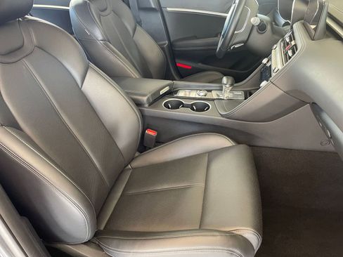 Used 2025 Genesis G70 2.5T image 37