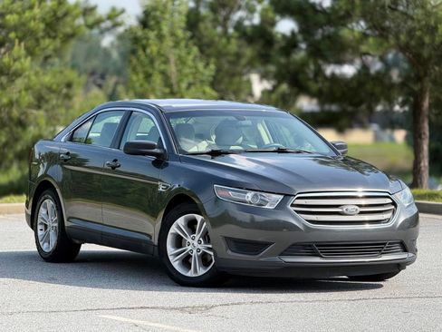 Used 2016 Ford Taurus SE FWD image 13