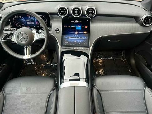 Used 2025 Mercedes-Benz GLC 300 image 16