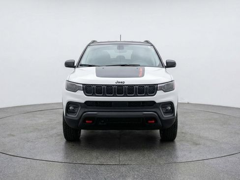 Used 2025 Jeep Compass Trailhawk AWD/4WD image 2