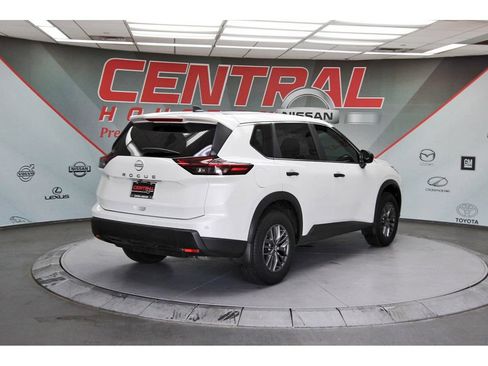 Used 2025 Nissan Rogue S FWD image 5