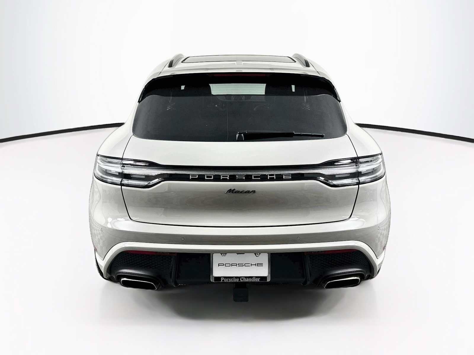 Certified 2025 Porsche Macan AWD/4WD image 10