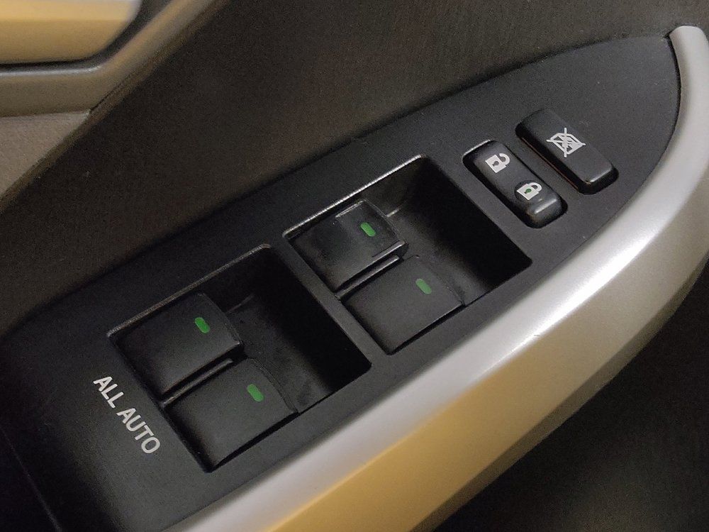 Used 2015 Toyota Prius Three FWD image 27