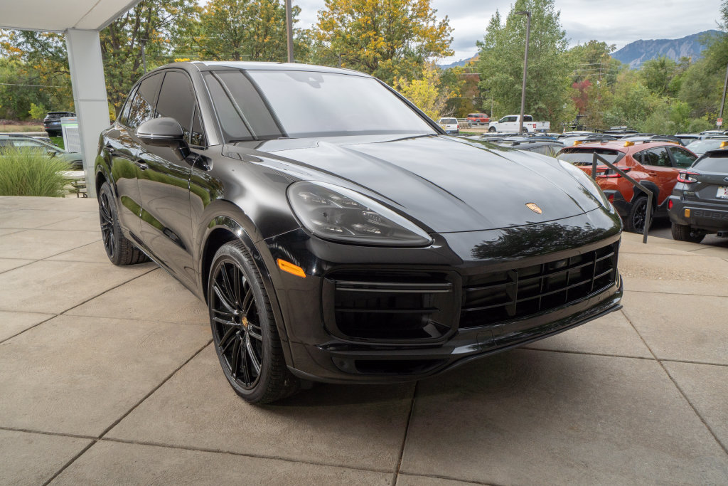 Used 2021 Porsche Cayenne Turbo AWD/4WD image 2