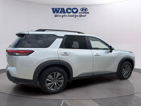 Used 2024 Nissan Pathfinder SV w/ SV Premium Package image 14