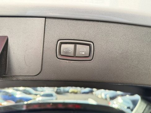 Used 2020 Porsche Cayenne Sport Utility 4D image 37