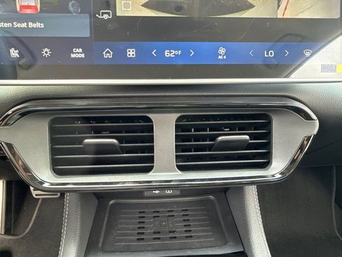 New 2025 VinFast VF 8 Eco AWD/4WD image 27