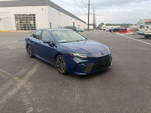 Used 2025 Toyota Camry XLE FWD image 23
