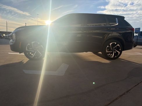 Used 2023 Mitsubishi Outlander SE image 6