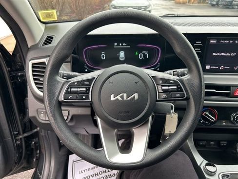 Used 2024 Kia Seltos LX AWD/4WD image 18