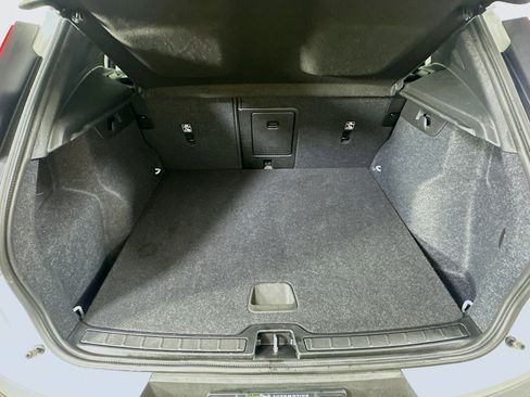 Used 2025 Volvo XC40 B5 Core image 28