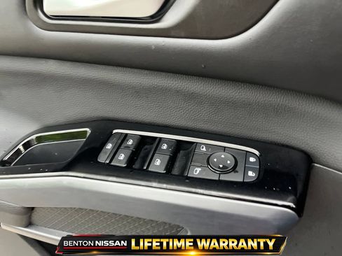 Certified 2025 Nissan Pathfinder SL FWD image 12