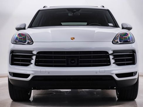 Certified 2023 Porsche Cayenne Platinum Edition image 6