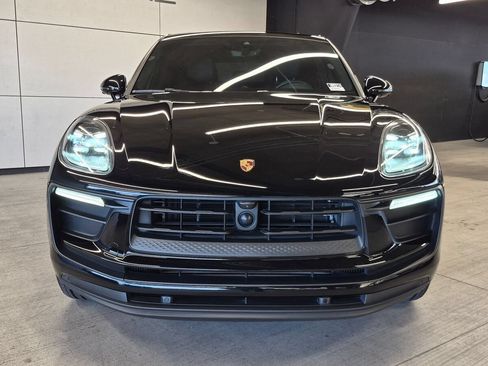 Certified 2023 Porsche Macan AWD/4WD image 8