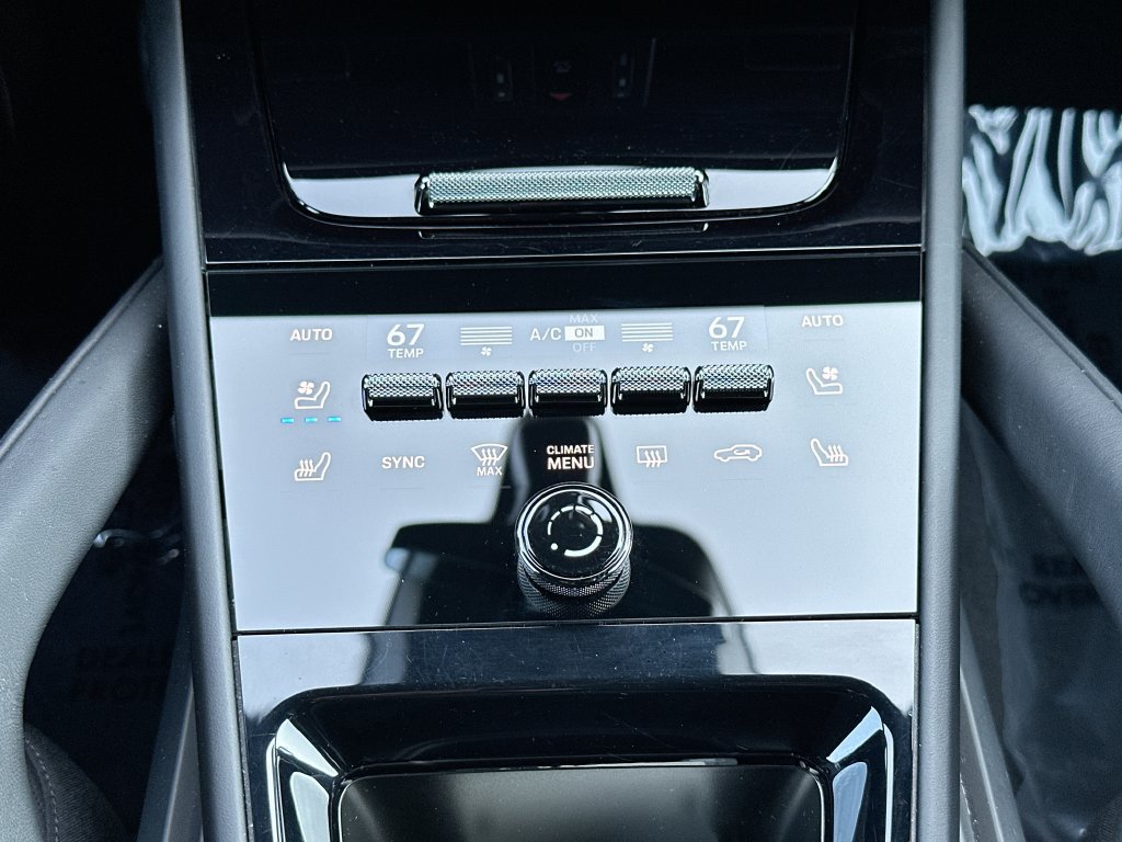 Certified 2025 Porsche Cayenne AWD/4WD image 18