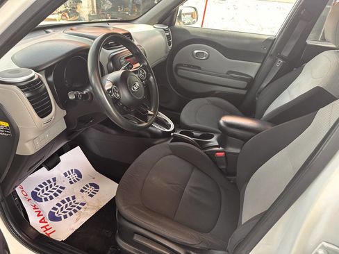 Used 2016 Kia Soul FWD image 10