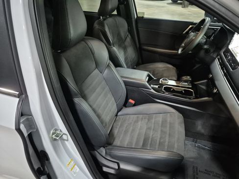 Used 2025 Mitsubishi Outlander SE AWD/4WD image 29