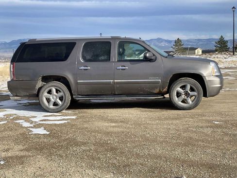 Used 2011 GMC Yukon XL Denali image 21