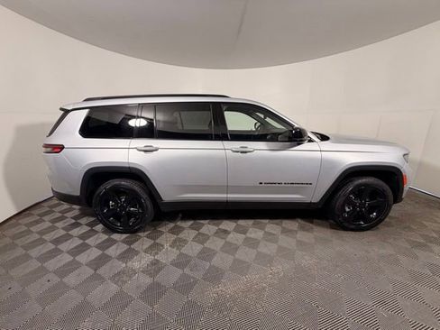 Used 2023 Jeep Grand Cherokee L Laredo AWD/4WD image 17